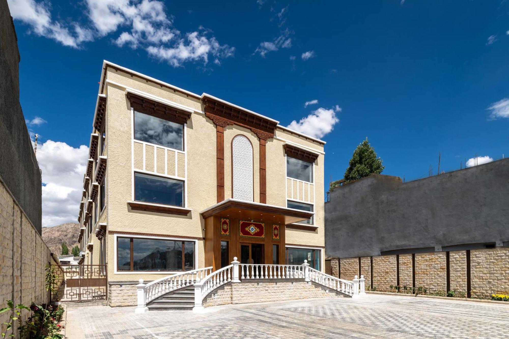 Charmwood Hotel Leh Exterior photo